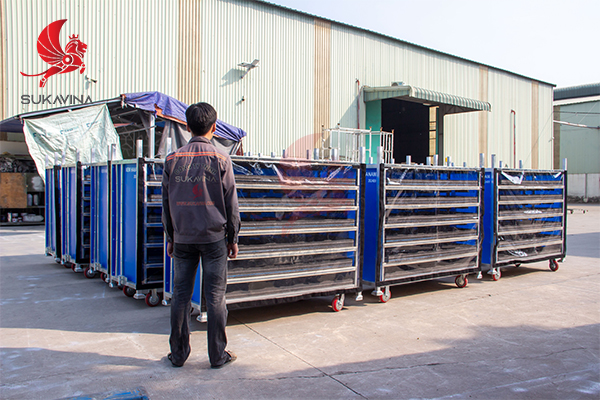 Hình ảnh thực tế xe đẩy vận chuyển trong kho – tối ưu thao tác và không gian.